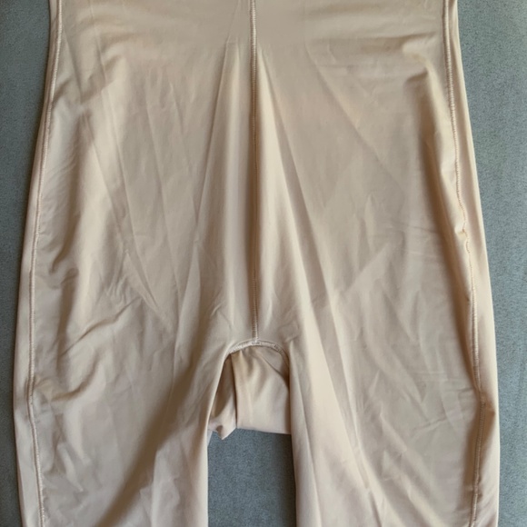 Spanx Trust Your thinstincts Mid Thigh Bodysuit MEDIUM Beige - Picture 7 of 14
